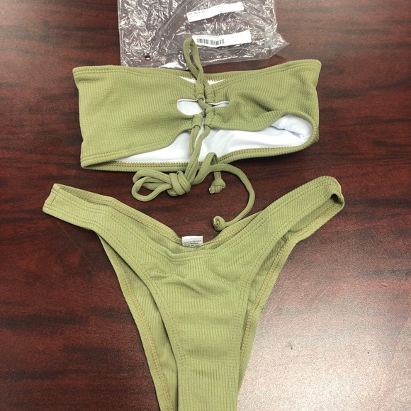 Bikini - Picture 2 of 2